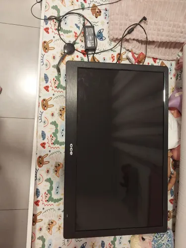 Tv CCE 32" + chromecast
