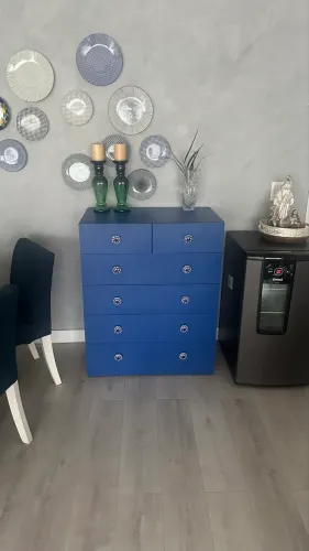 CÔMODA AZUL CONTEMPORÂNEA COM PUXADORES LELIS BLANC