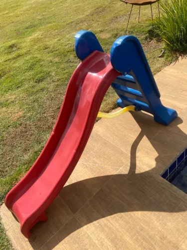 Escorregador infantil 