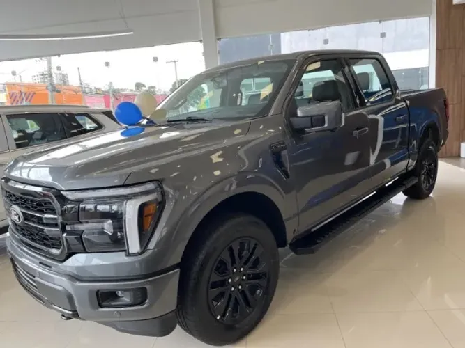 Ford F-150 Lariat Black 4X4 5.0 V8 2025