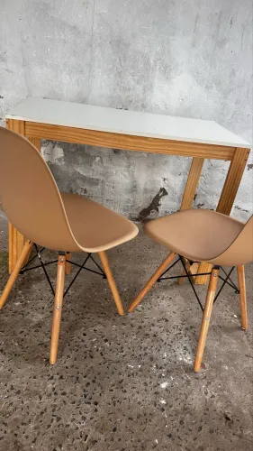 Mesa e cadeira
