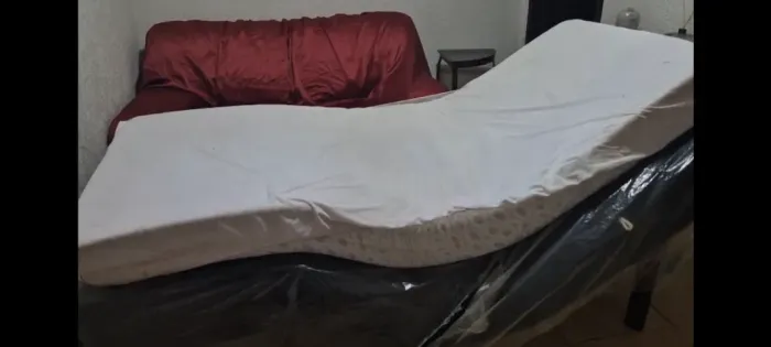 Cama de solteiro articulada elétrica Ortobom com colchão