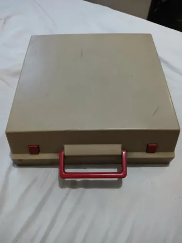 Máquina de escrever Olivetti Roma