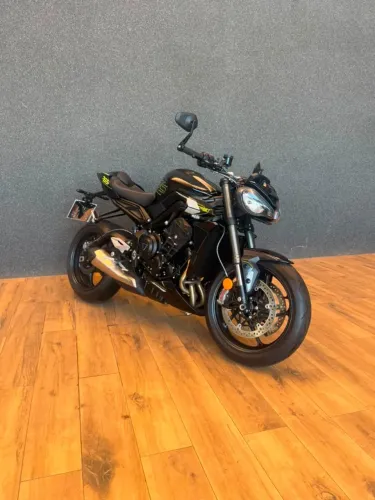 TRIUMPH STREET TRIPLE 765 RS