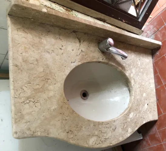 Pia de banheiro com bancada