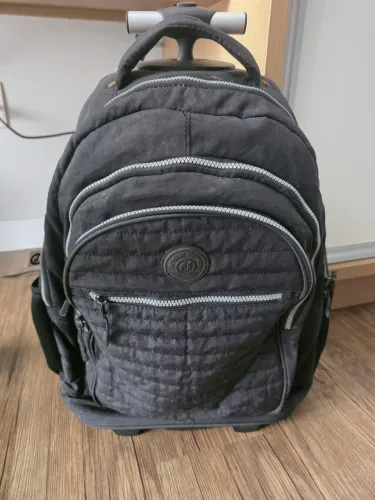 Mochila de rodinhas - Muito bem conservada 