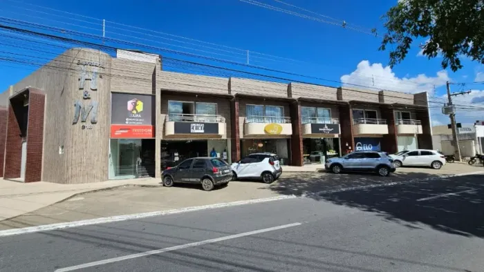 Sala Comercial na Avenida Ceci Cunha