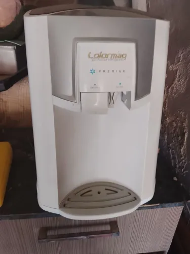 Bebedouro é um ventilador de parede