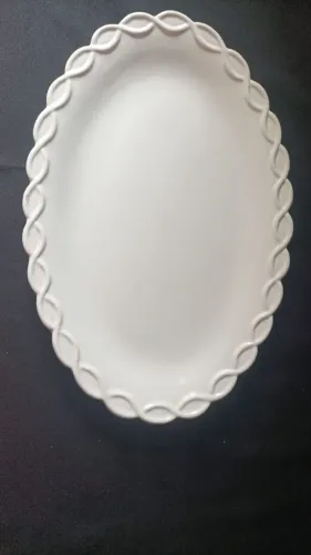 Travessa oval em porcelana italiana com borda trançada