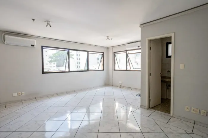 Sala comercial na Rua Traipu, N. 114 - sala 43 45 m²