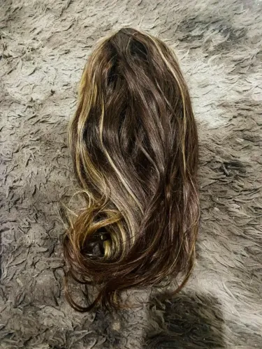 Peruca de Cabelo Humano Nova (Nunca Usada) - Castanho Iluminado com Mechas.