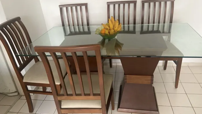 Mesa de seis cadeiras