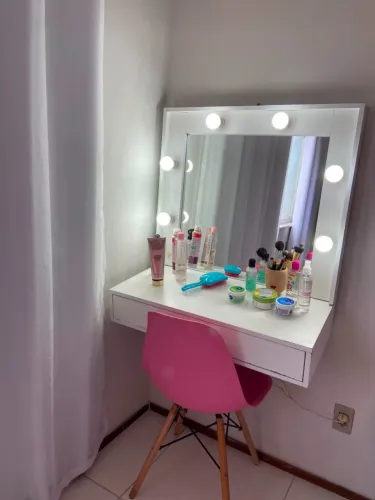 Lindo Camarim e cadeira em perfeito estado (desapegar)