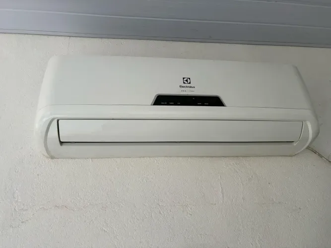 Vendo Ar condicionado 9 mil BTUs electrolux split