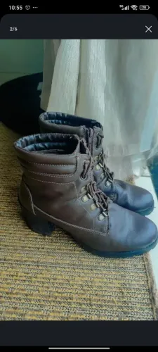 Bota linda na cor marrom café 