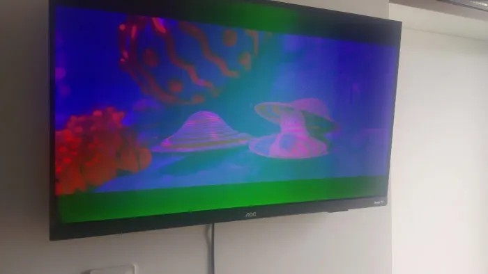 Tv com problema na imagem , provavelmente a led 