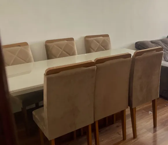 Mesa de vidro e 6 cadeiras