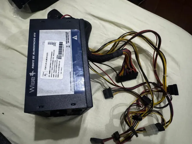 Fonte ATX 500W Wise funcionando perfeitamente. Ideal para PC básico/escritório.