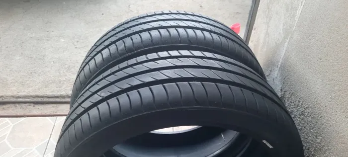 Vendo pneus 165/45 r16,usado apenas 90 k,o perfil ficou baixa pro meu carro!