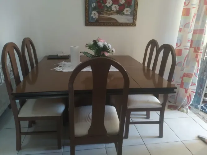 Mesa de jantar com 5 cadeiras