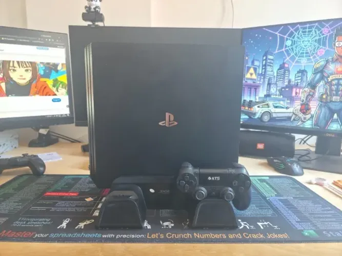 Ps4 pro; Controle e 3 Jogos.