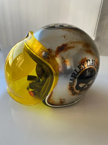 Capacete Harley Davidson com viseira amarela