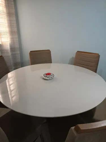 Mesa de jantar com tampo de vidro