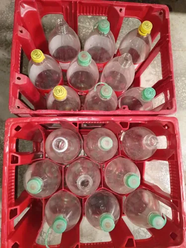 Coca Cola Retornável 2L . Vasilhame com cascos completos.