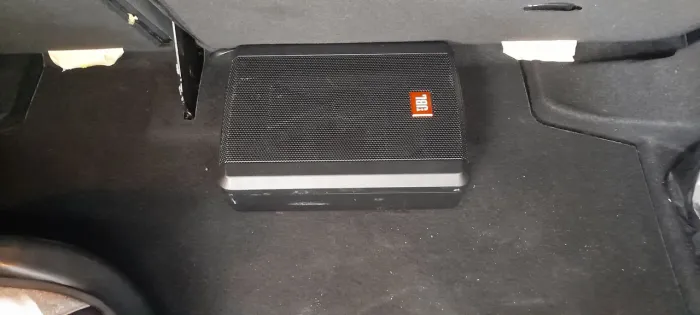Sub-JBL SW68A-MS 100W RMS 4 OHMS 6X8 AMPLIFIED SLIM SUBWOOFER