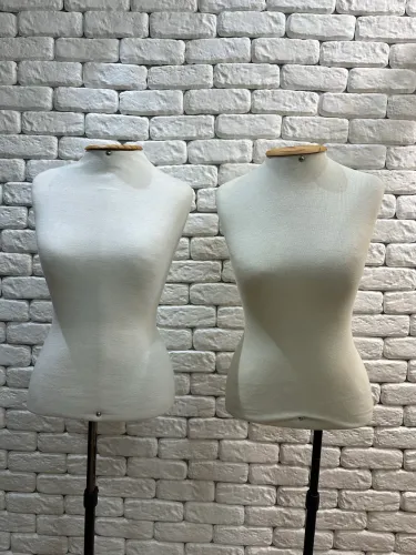 Vendo manequins, manequim busto com pedestal