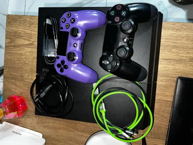 PLAYSTATION 4