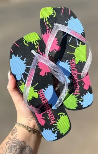 Vendo lote de chinelos femininos, masculino e infantil  112 pares novos 10,00 cada