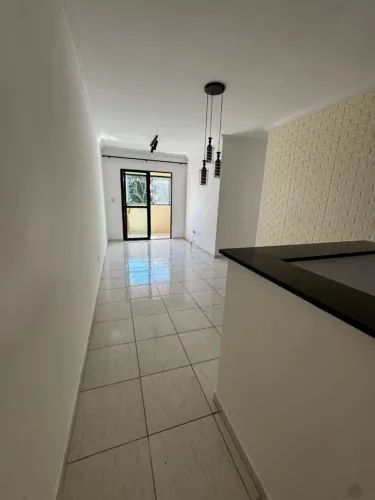 APARTAMENTO EM CANDEIAS COM VARANDA
