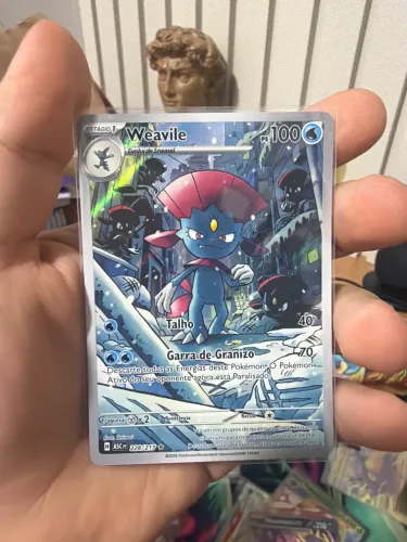 Weavile ?  * Número: 228/217