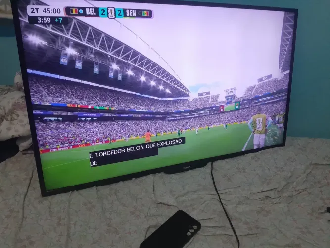VENDE SE TV PHILIPS 43 POLEGADAS NÃO É SMART IMAGEM AS VEZES APARECE LINHAS PREÇO 150