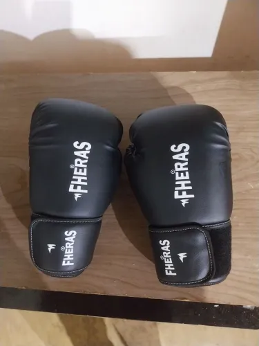 Vendo par de luvas boxe por 150$