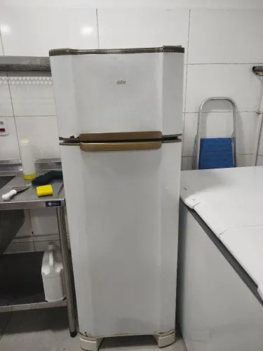 Refrigerador (geladeira) Esmaltec RDC34 276lts 127v