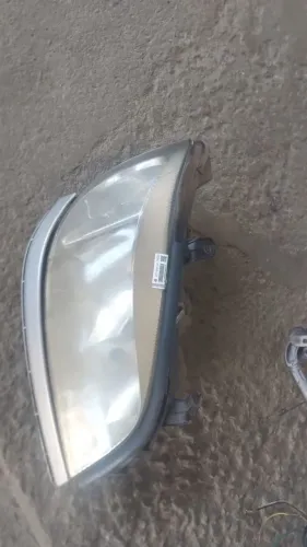 Farol lado direito dá Zafira 2005