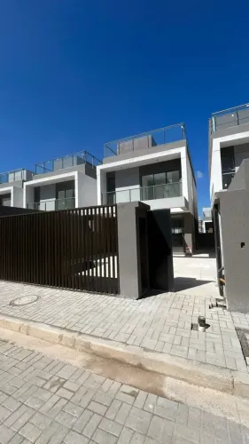 Casa para venda tem 277 metros quadrados com 3 quartos em Tamboré - Barueri - São Paulo
