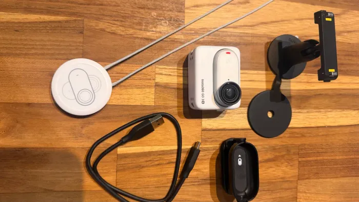     Insta360 GO 3S 128 GB branca 4K com Action Pod e acessórios
