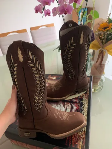 Vende - se : Texana marrom. Tamanho: 36