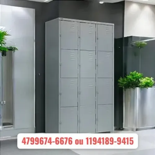 guarda volume com 12 portas pequenas