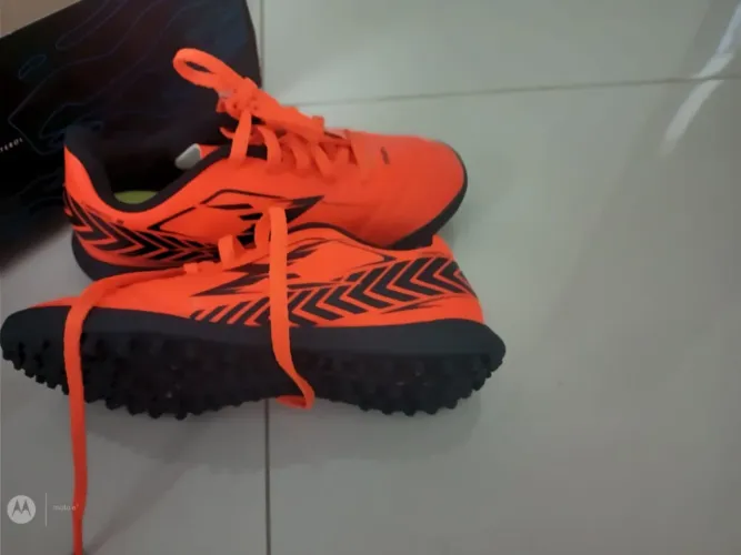 Chuteira infantil masculina laranja
