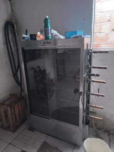 Vende-se máquina de frango