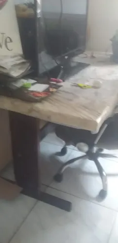 Mesa de jantar de madeira