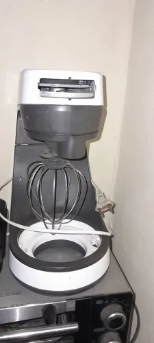Vendo batedeira arno 