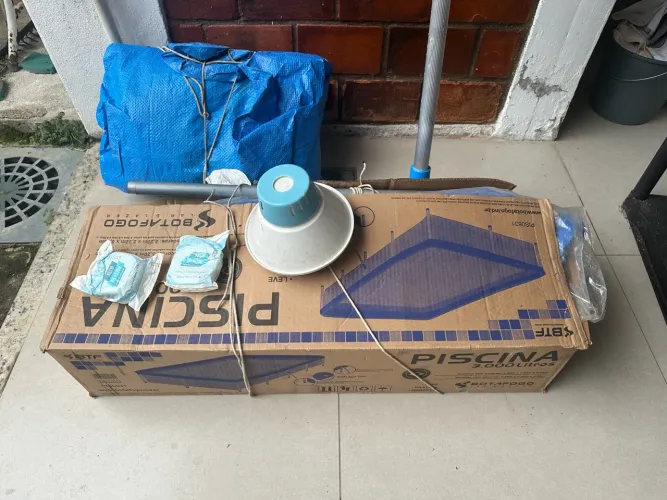 Piscina 3.000 litros completa com kit de limpeza ? usada uma única vez