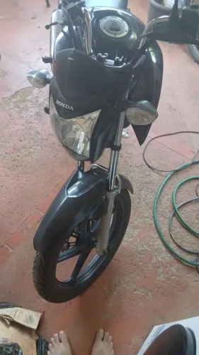 Vendo moto CG Fan 160cc em dias so transferir.