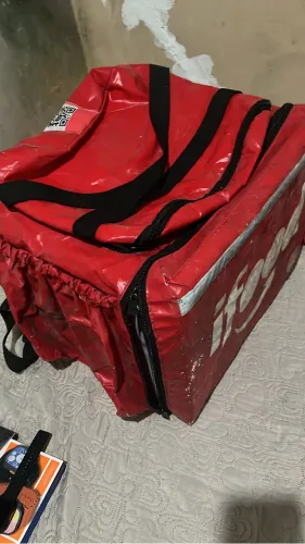 Vendo mochila sem isopor só a capa