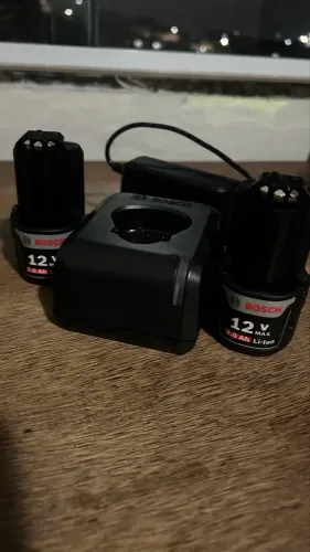2 baterias bosch 12v + carregador